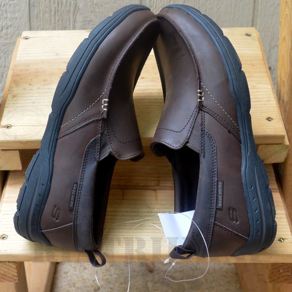 Men slip on Skechers shoes in DARK Brown - Picture 4 of 6